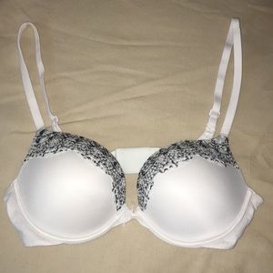 Body by Victoria secret bra. size 36C brand new